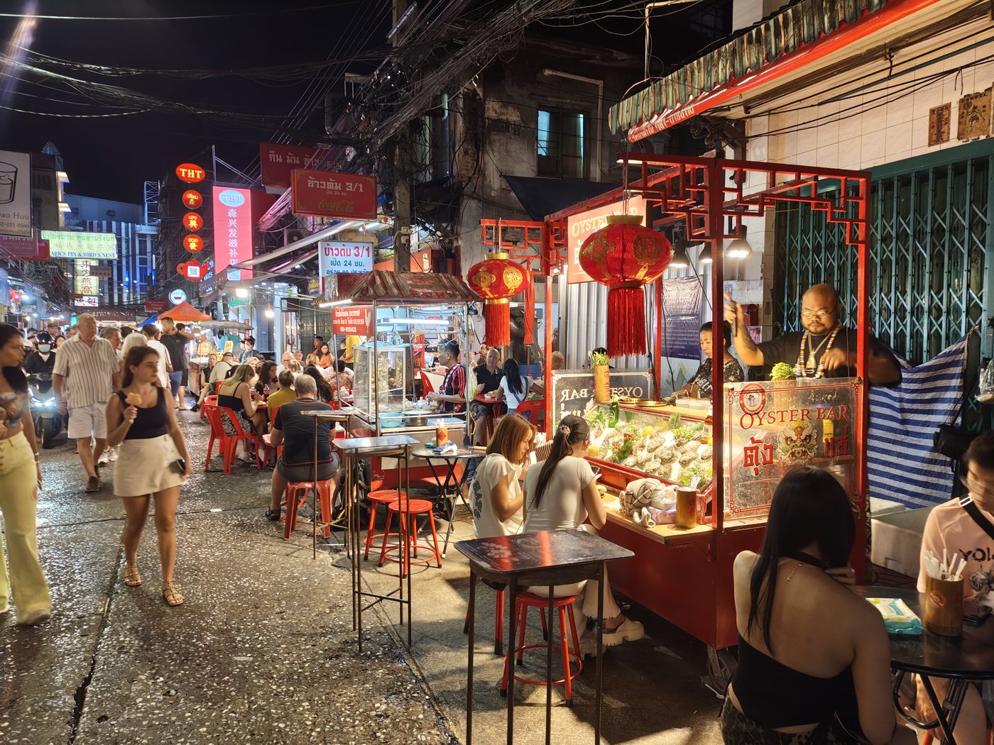 Street food on the ground floor of the shophouse. A distributed food-security system that began on boats and moved onto the pavement when the canals were filled in.